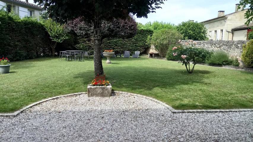 Location de vacances pour 6 personnes, avec jardin et vue à Saint-Émilion - 2