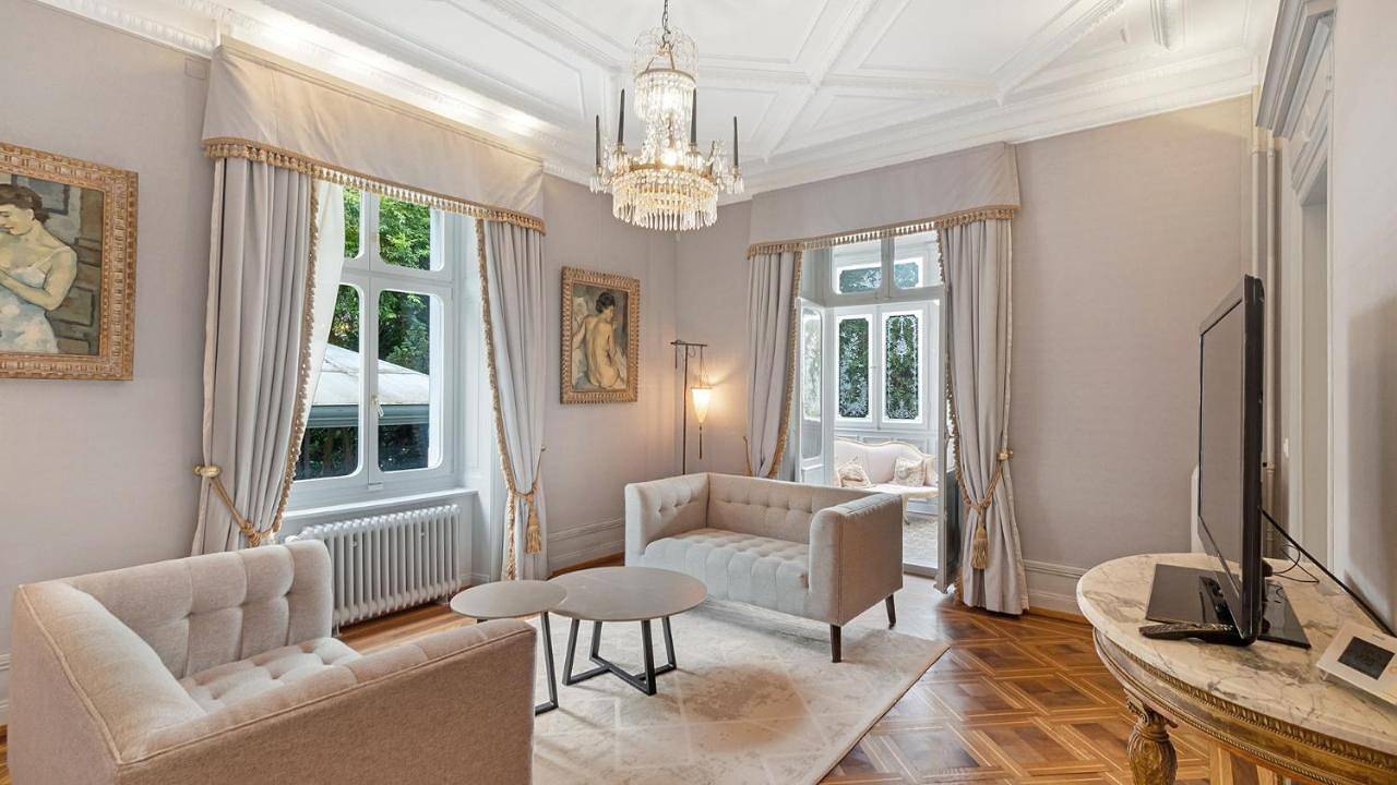 Private Villa in Central Zurich in Zürich 38 Wollishofen, Zurych