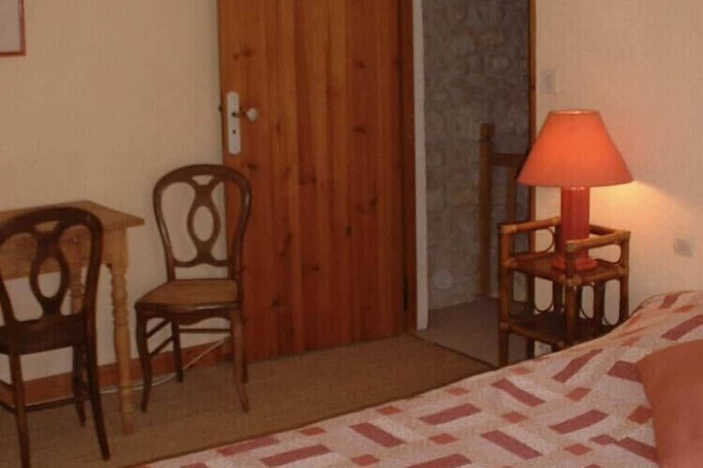 Cottage dans une propriété du 17siècle bordant la rivière Charente in Chaniers, Région de Saintes