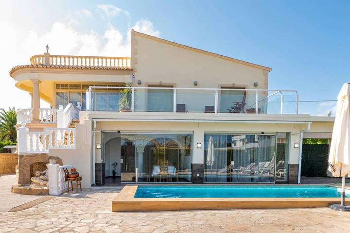 Chalet para 12 personas, con vistas además de piscina y terraza, Se admiten mascotas - 1