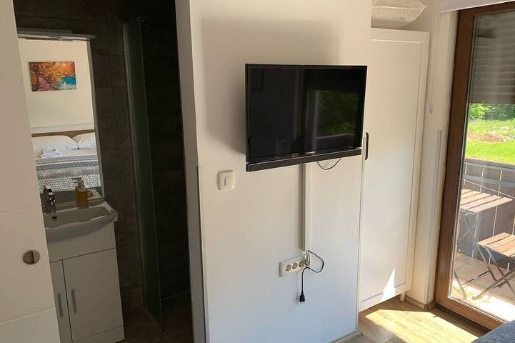 Guesthouse Family Bosnic - Double Room with Balcony - 3 - 4 in Smoljanac, Plitvicer Seen