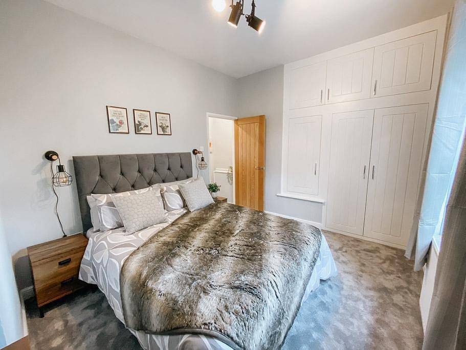 Little Red Holiday Home // Luxe 2 bed accommodation in Halifax // West Yorkshire access to the Peak District in Yorkshire del Oeste