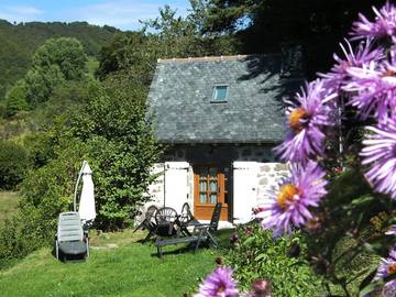 Gîte pour 2 personnes, avec jardin, animaux acceptés dans Parc naturel régional des Volcans d'Auvergne
