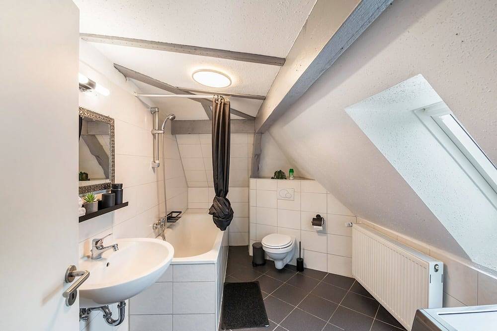 Entire apartment, Apartment 'Am Röntgenmuseum' with Wi-Fi in Remscheid, Bergisch region