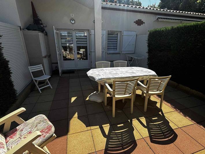 Gîte pour 4 personnes, avec terrasse et piscine dans Plage de la Grière - 2