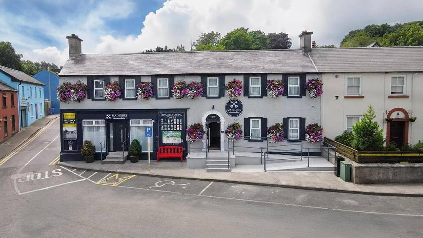 Bed and breakfast for 2 people in Ireland