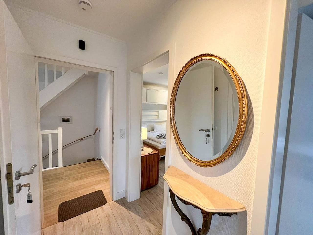 Ganze Ferienwohnung, Blaue Huis - Sylt ist wertvoller Lebensraum und wohltuender Urlaubsort, ein paradiesisches Refugium, das im Grunde keinen von uns braucht. Wir hingegen, jene, die seit jeher diese Verbindung spüren, wir brauchen die Insel. in Westerland, Sylt (Gemeinde)