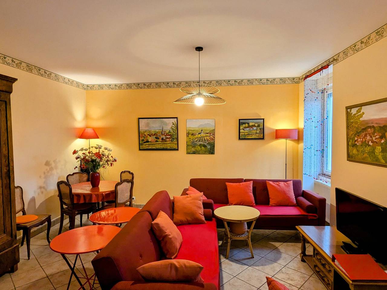 Gîte dans le vignoble avec terrasse, Wifi, animaux acceptés in Volnay, Région de Beaune