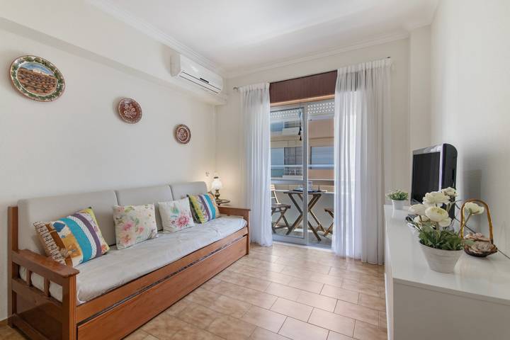 Ganze Wohnung, Apartment „Ocean Stay Ap“ mit Balkon, WLAN und Klimaanlage in Monte Gordo, Faro Distrikt