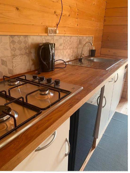 Chalet pour 4 personnes, avec jardin ainsi que vue et piscine