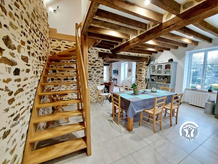 Familienfreundliches Ferienhaus in idyllischer Lage mit moderner Ausstattung und Grillplatz in Saint-Calais-du-Désert, Parc naturel régional Normandie-Maine