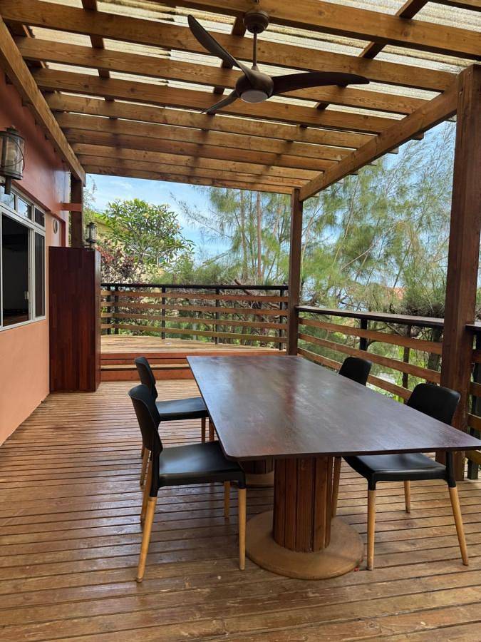 Appartement de vacances pour 3 personnes, avec vue ainsi que piscine et terrasse