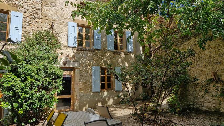 Location de vacances pour 5 personnes, avec jardin ainsi que vue et piscine à Vaunaveys-la-Rochette - 2