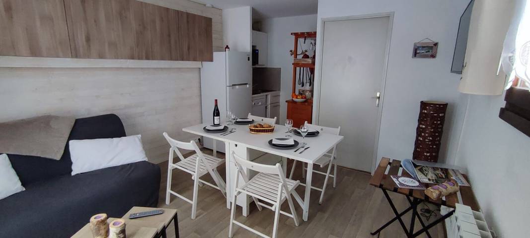 Entire apartment, 'Parenthèse Alpine' Apartment with Mountain View and Private Terrace in La Plagne, La Plagne-Tarentaise