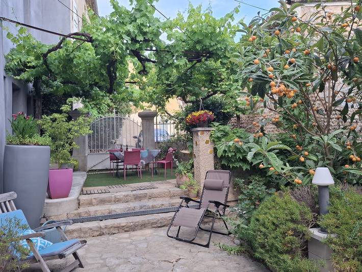 Gîte pour 4 personnes, avec piscine ainsi que jardin et terrasse à Rasteau