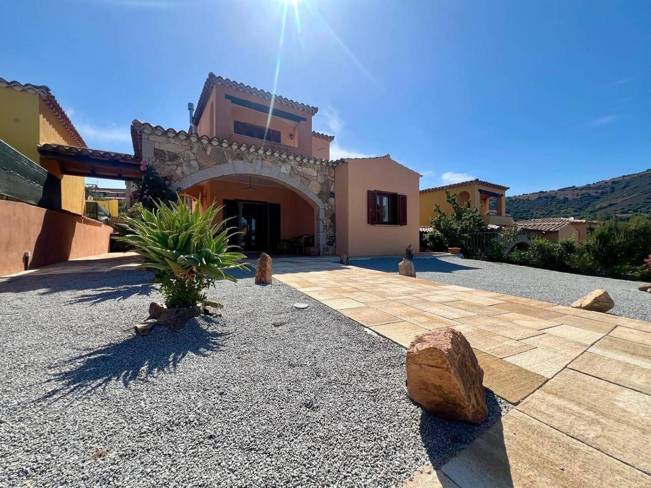 Ganze Wohnung, Ferienwohnung 'Villa Sunrise' mit Meerblick, privater Terrasse und Klimaanlage in Budoni, Olbia-Tempio