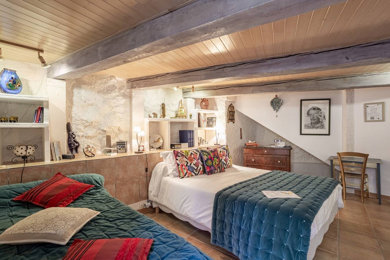 Bed and breakfast 'Tourelle Chambre Double Vue Jardin' con jardín compartido y aire acondicionado in Sainte-Colombe-de-la-Commanderie, Costa mediterránea (Francia)