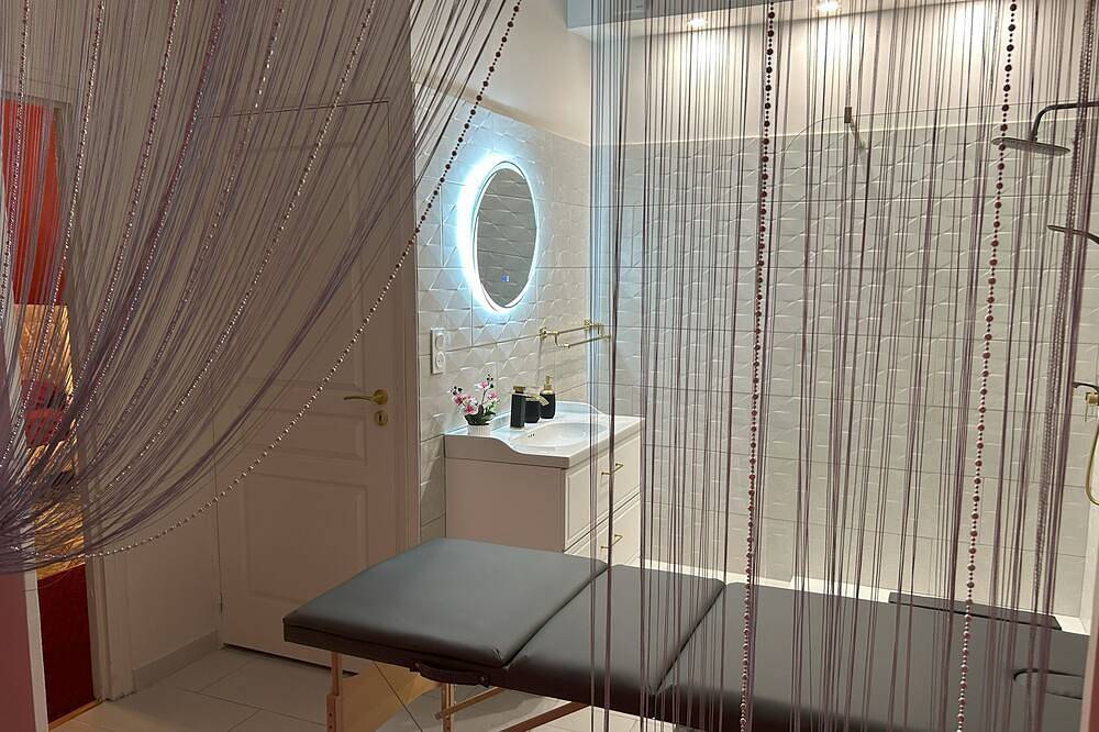 Romantic Room&Spa in an 18th-century Mediterranean winegrower's house in Estagel, Regionaler Naturpark Corbières-Fenouillèdes