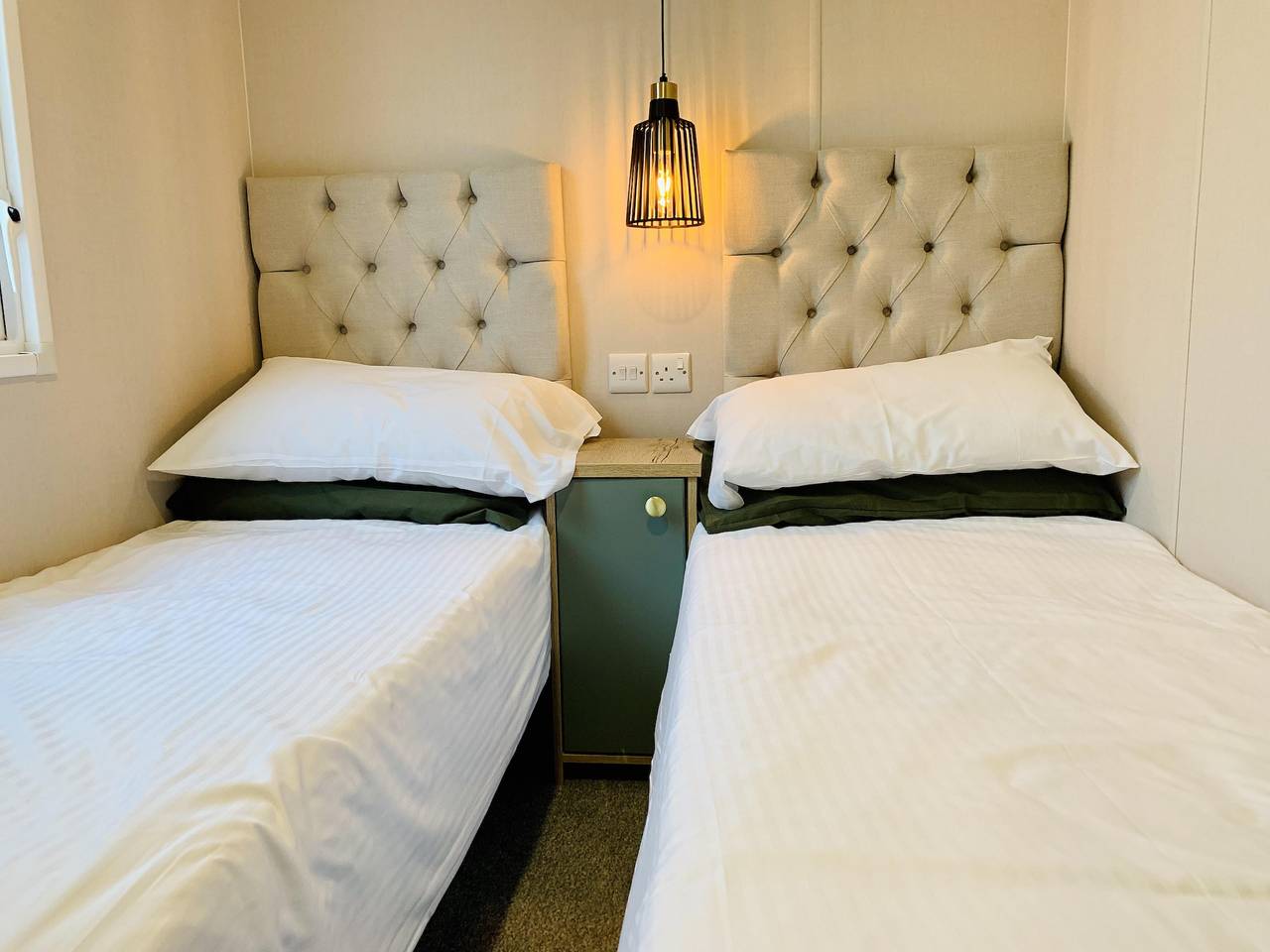 Dog friendly park 5 miles from Bude 2 bed caravan in Bridgerule, Devon