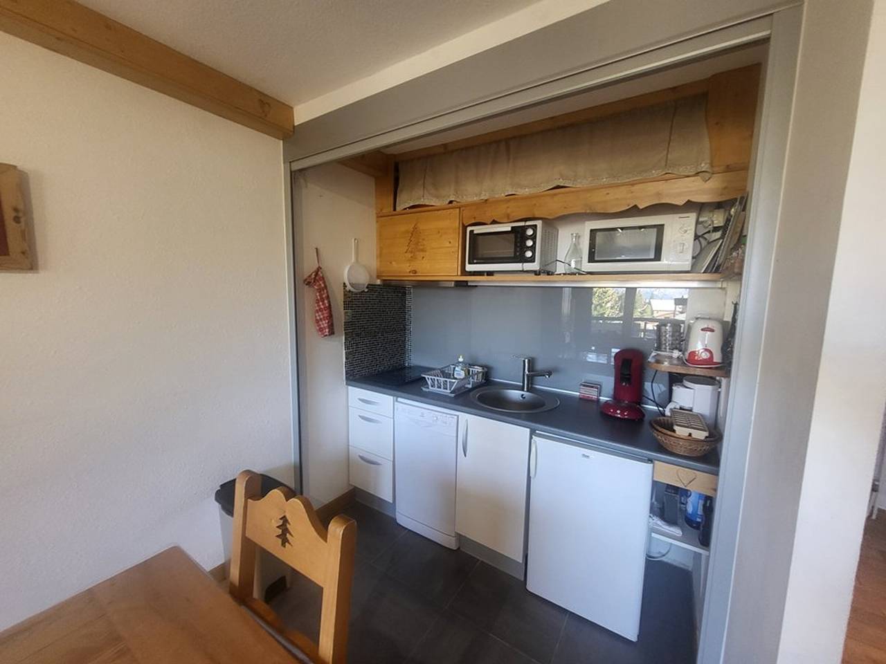 Entire apartment, Cozy 1Br Apartment with Parking, Balcony & Near Montgenèvre Slopes in Montgenèvre, Briançon region