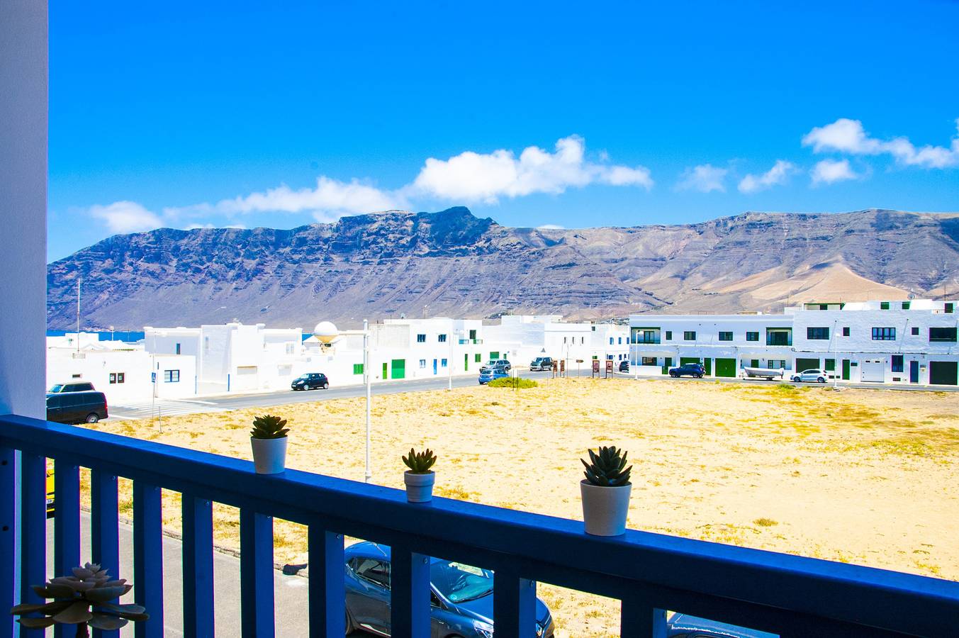 Entire apartment, El Arenal de Famara by Escape Home in Famara Beach, Teguise