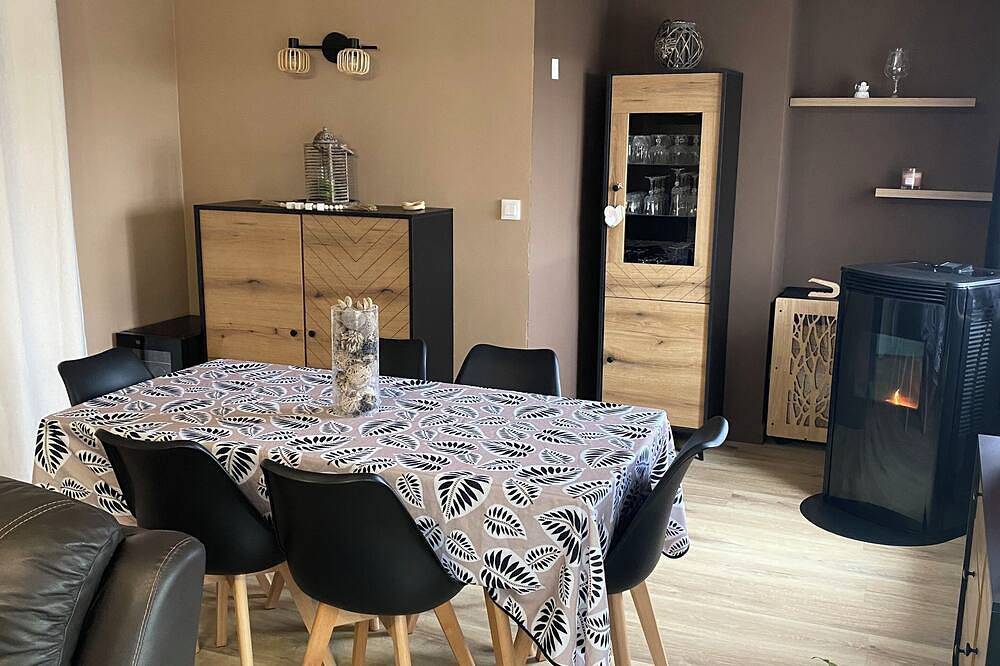 For rent 1st floor apartment in detached house. Unoccupied ground floor. in Langogne, Mende und Umgebung