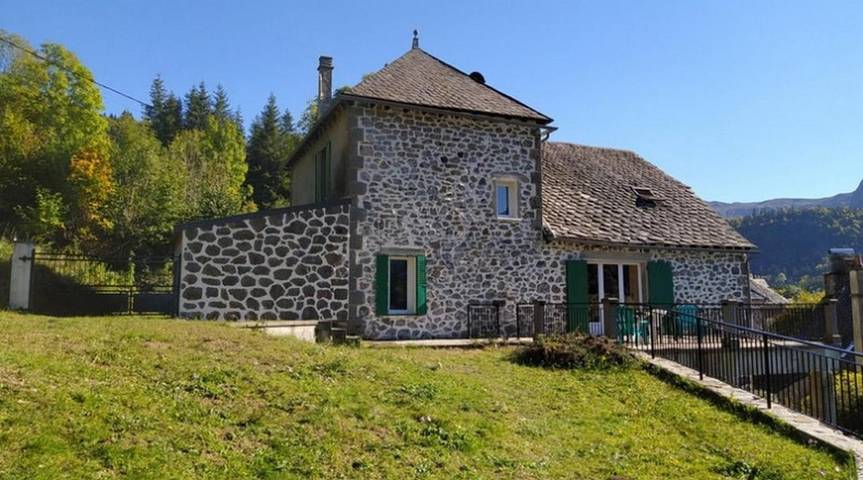 Location de vacances pour 8 personnes, avec jardin et vue à Le Falgoux - 3