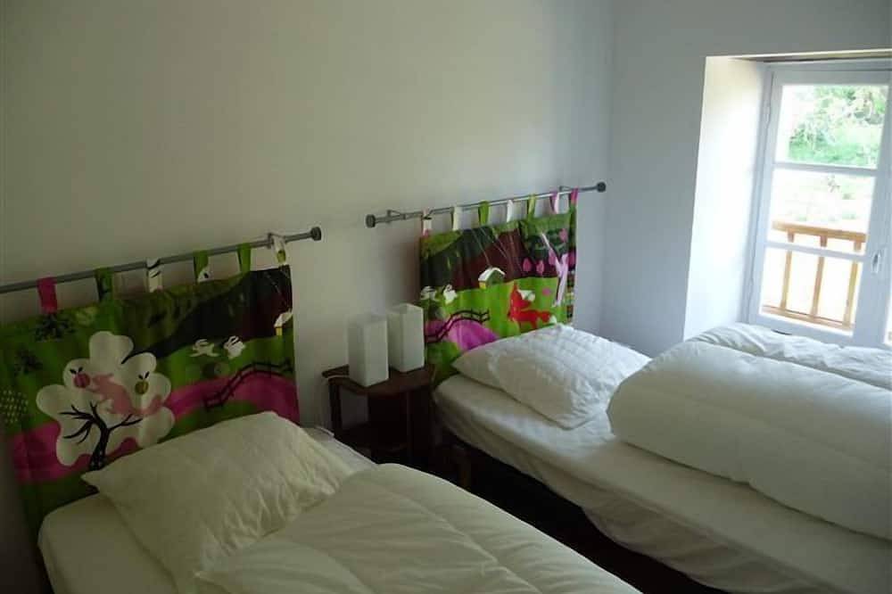 Hermoso granero completamente renovado con piscina in Saint-Julien-Maumont, Macizo Central