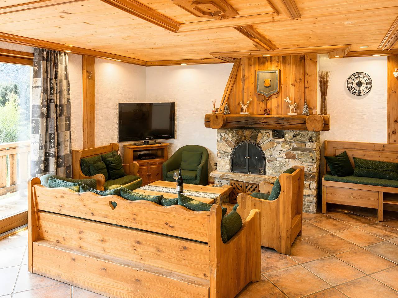Appartement entier, Appartement "Les Dolomites" avec vue sur les montagnes, terrasse privée et Wi-Fi in Bellentre, La Plagne-Tarentaise