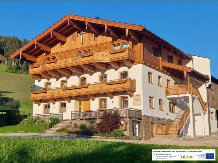 Ferienwohnung für 6 Personen, mit Balkon und Terrasse sowie Garten und Ausblick in Ebbs