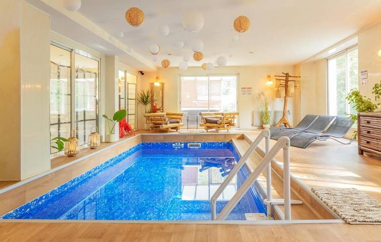Maison d’hôte pour 2 personnes, avec Terrasse et Jacuzzi ainsi que Jardin et Bassin pour enfant