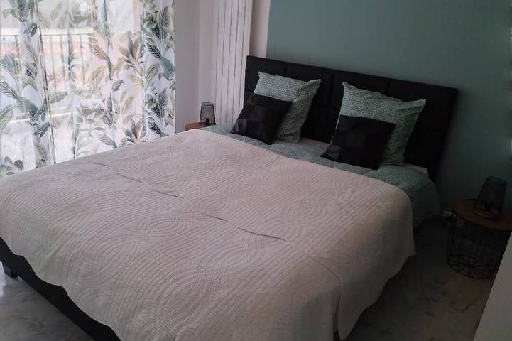 Gîte pour 2 personnes, avec terrasse dans Office De Tourisme De Juan Les Pins - 2