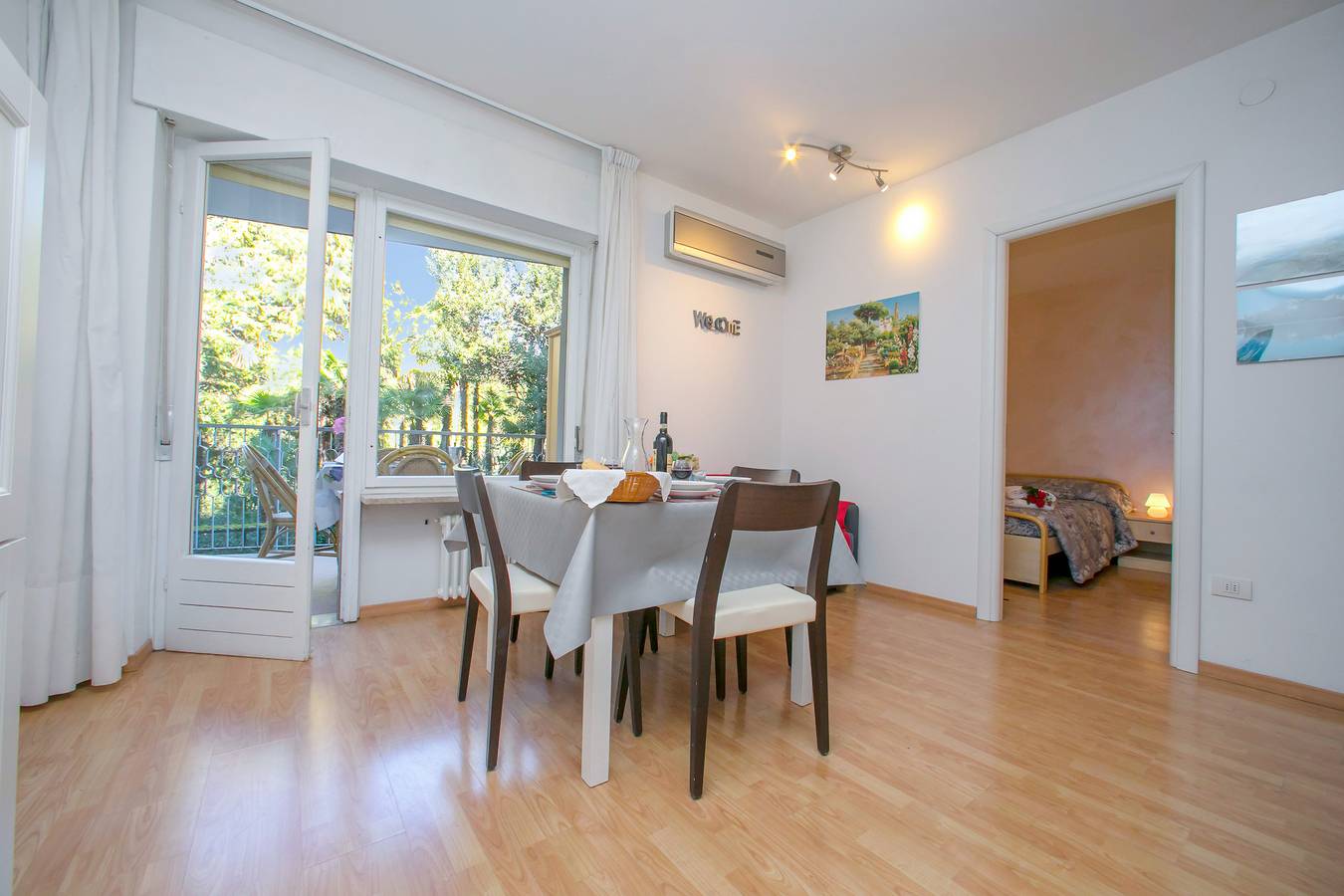 Entire apartment, Riva Lago e Spiaggia Apartment with Balcony and Parking in Riva del Garda, Garda Mountains