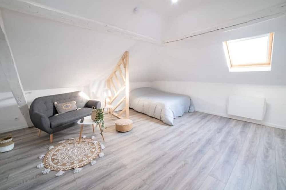 Entire apartment, Pearl 3 in Trith-Saint-Léger, Valenciennes region