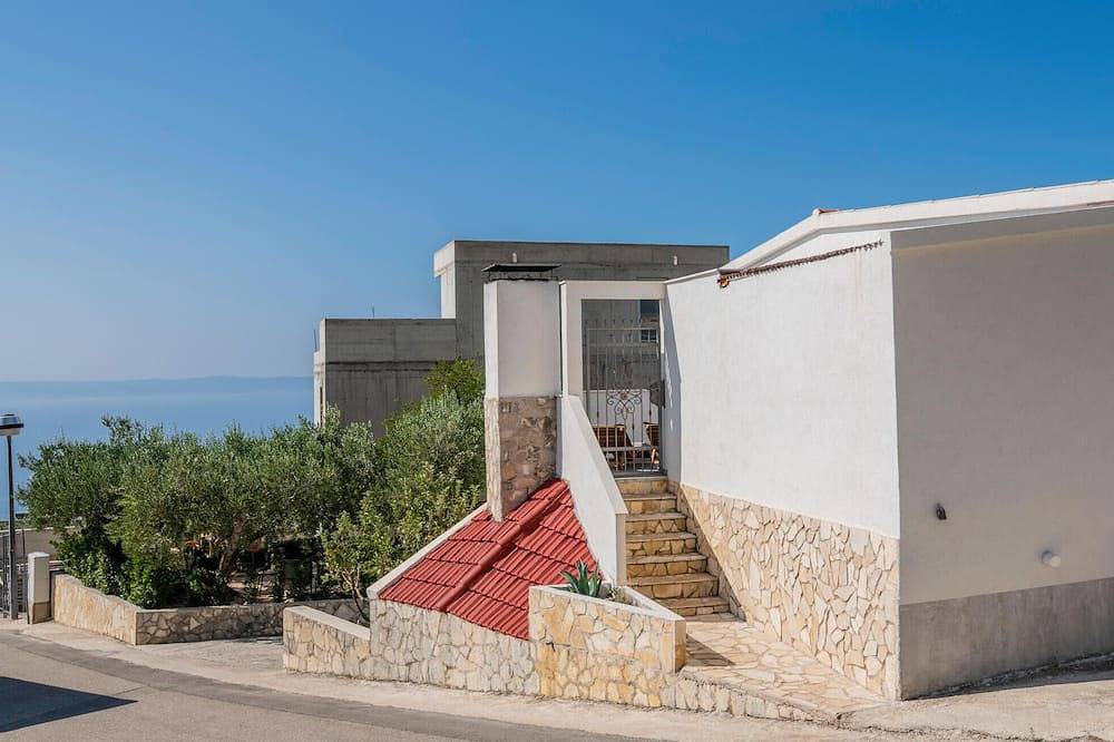 Entire apartment, 2 bedroom nice apartment in Makarska in Veliko Brdo, Makarska