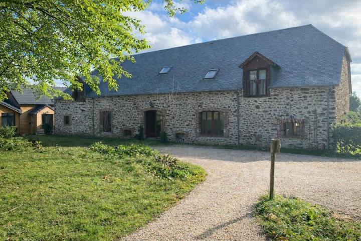 Chambre d’hôte pour 2 personnes, avec piscine ainsi que jardin et vue