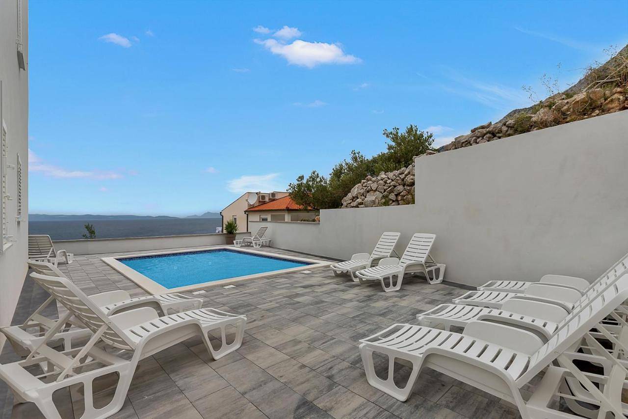 Ganze Wohnung, Apartment with Balcony in Drašnice, Makarska Riviera