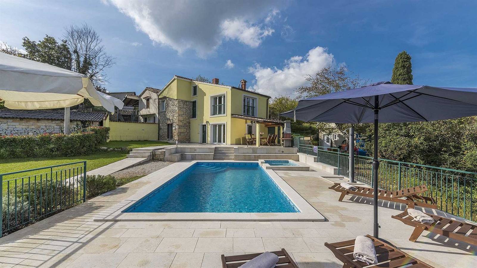 Villa für 6 Personen mit Terrasse in Zentralistrien