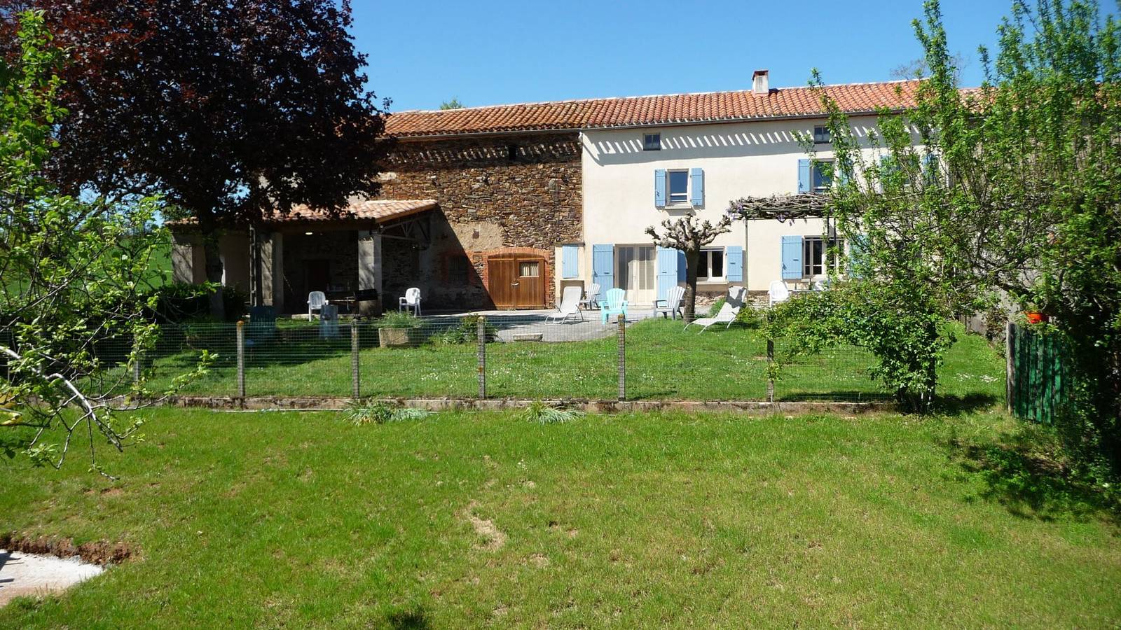 Gite 10 pers proximité vallée du tarn dans les monts d 'alban in Paulinet, Région d'Albi