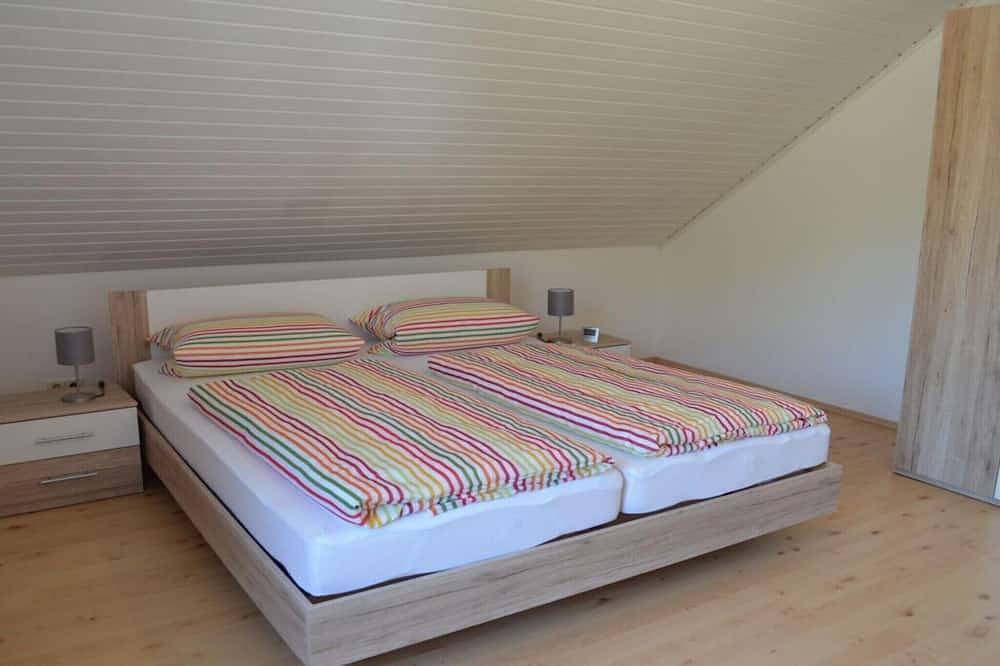 Ferienhaus am Wald mit Pool für 6 Von Belvilla in Silz (Pfalz), Trifelsland