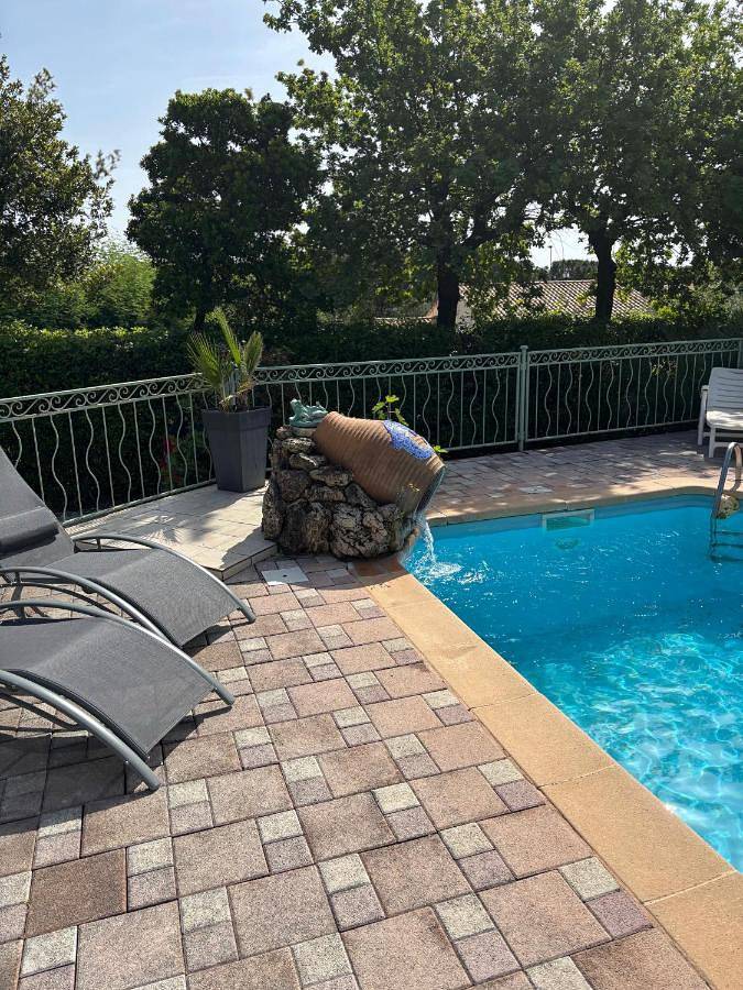 Gîte pour 2 personnes, avec piscine et jardin à Solliès-Ville - 3