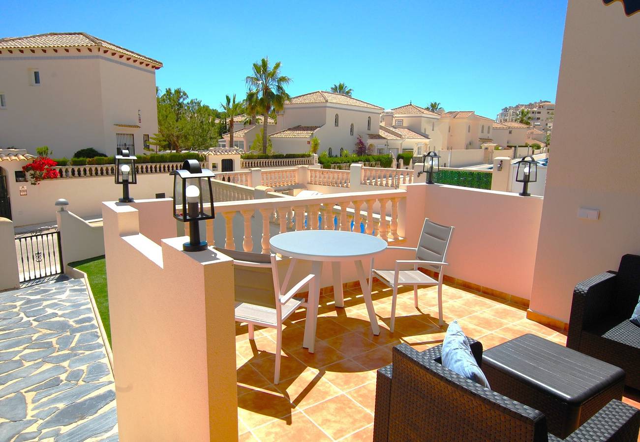 Maison de vacances avec piscine partagée, terrasse et Wi-Fi in Las Ramblas Golf, Orihuela
