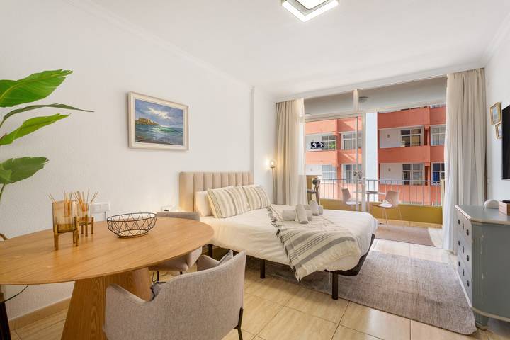 Apartamento entero, Apartamento Vacacional 'Nuevo, Piscina y Mar a 1 Paso' con Piscina Compartida, Wi-Fi y Aire Acondicionado in Playa Martianez, Puerto de la Cruz