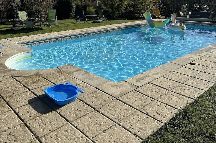 Maison de vacances pour 7 personnes, avec jardin ainsi que piscine et jacuzzi à Monteaux