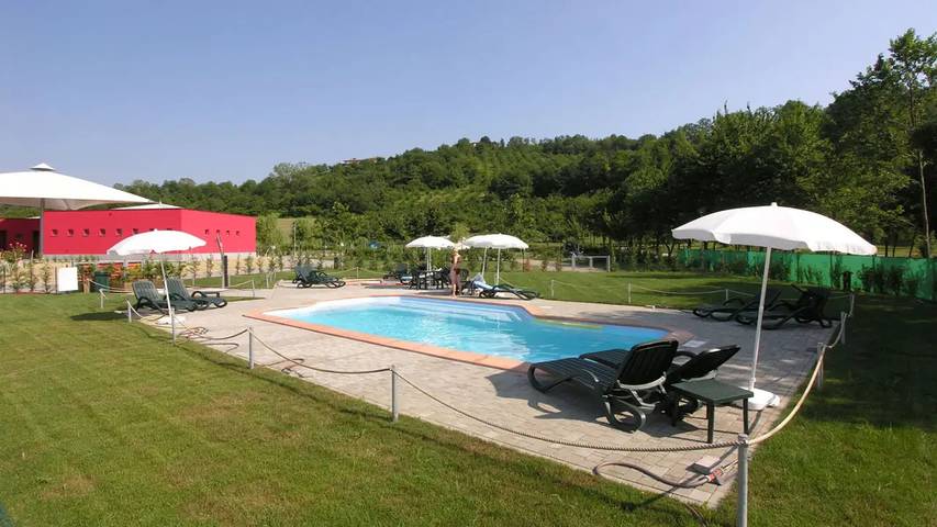 Casa vacanza per 2 persone, con piscina e terrazza nonché idromassaggio e sauna ad Alba