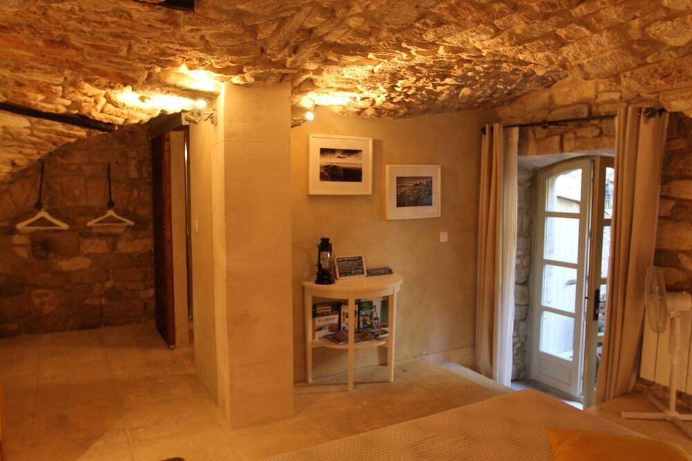 Chambre de Charme indépendante / Charming independent bedroom / Bonnieux Luberon in Bonnieux, Parc naturel régional du Luberon