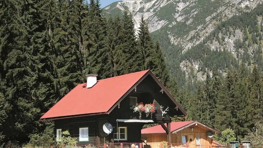 Ferienhaus für 2 Personen, mit Sauna und Whirlpool sowie Garten und Pool in Pertisau