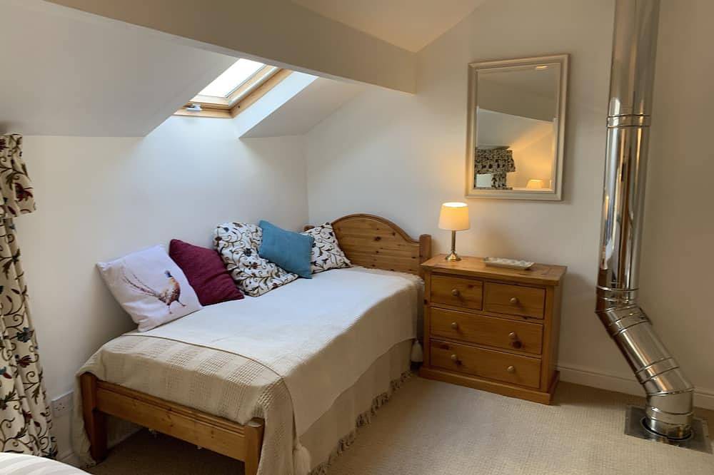 Cottage with pretty garden and views. 2 mins from cobbled square, pubs/amenities in Grassington, Yorkshire Dales National Park