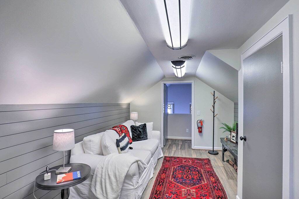 Ganze Wohnung, Charming & Walkable Fairport Village Apartment! in Fairport, Ontariosee