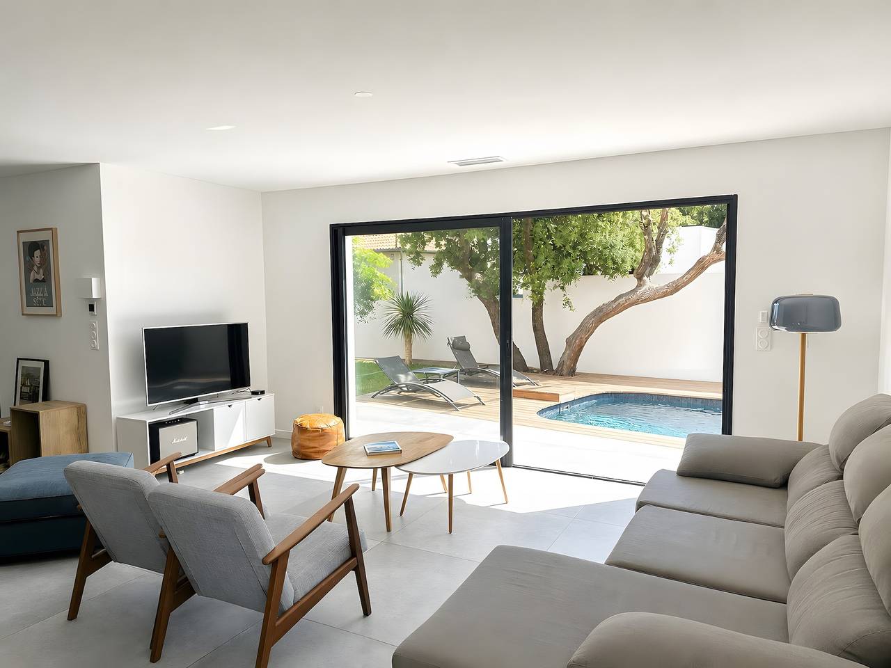 Contemporary Villa with Private Pool, Wi-Fi, and Air Conditioning in Baillargues, Mediterranean Coast (France)